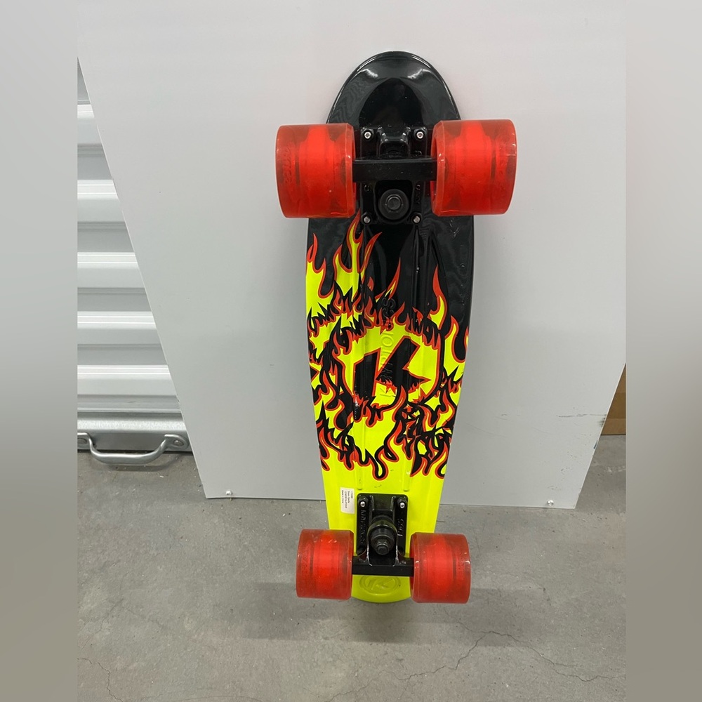Flame Design Torpedo Skateboard with Red Wheels